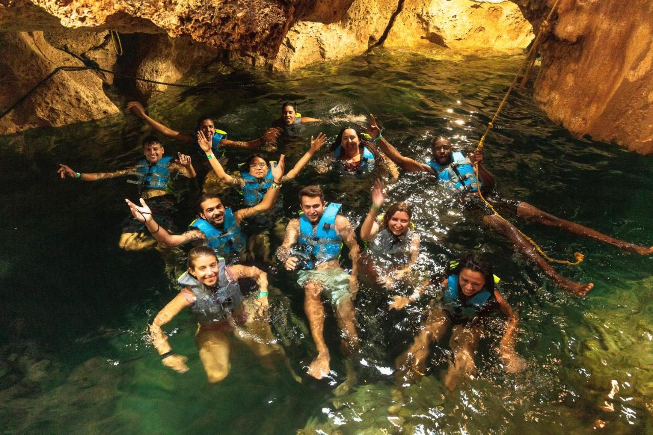Che Valladolid Hostel & Bar Adults Only Bagian luar foto