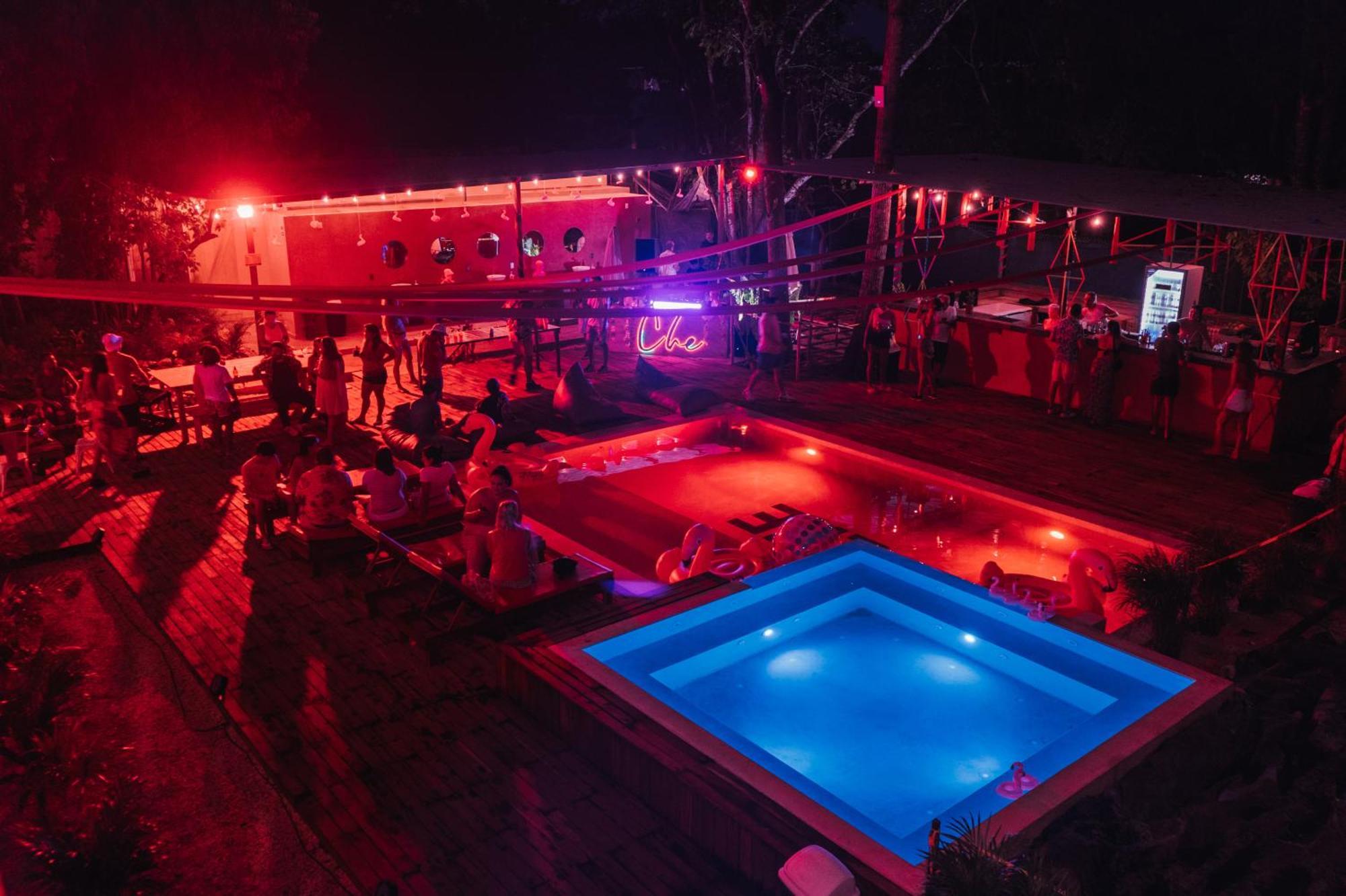 Che Valladolid Hostel & Bar Adults Only Bagian luar foto