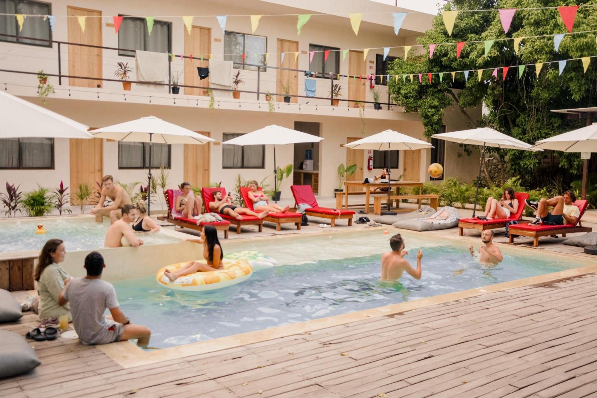 Che Valladolid Hostel & Bar Adults Only Bagian luar foto