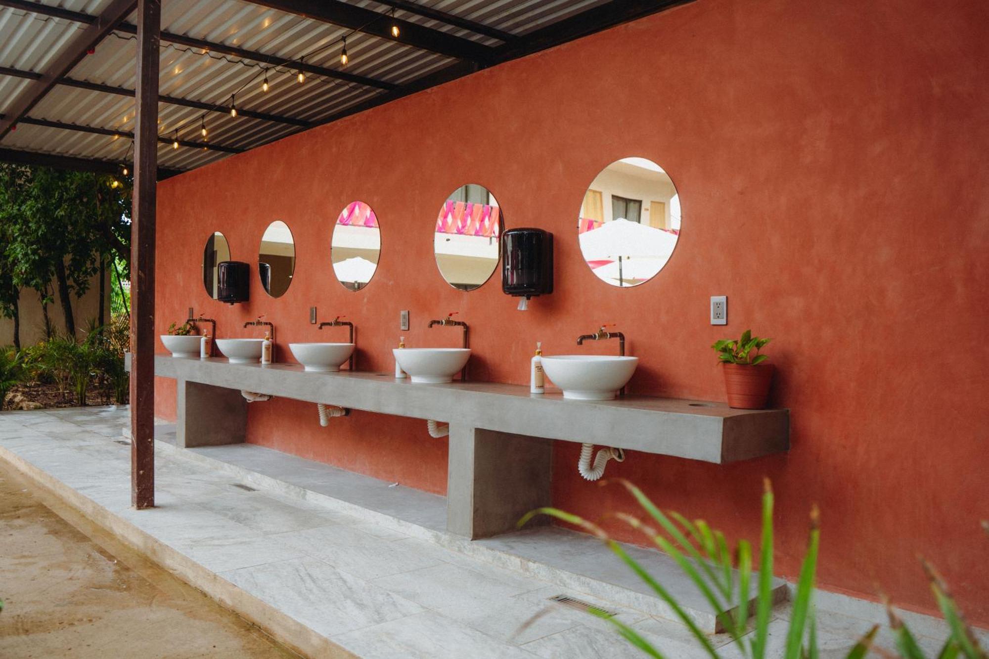 Che Valladolid Hostel & Bar Adults Only Bagian luar foto